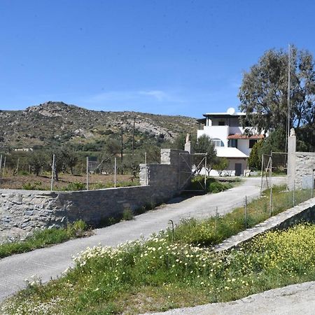 Bernie House 2 Apartment Melanes Bagian luar foto