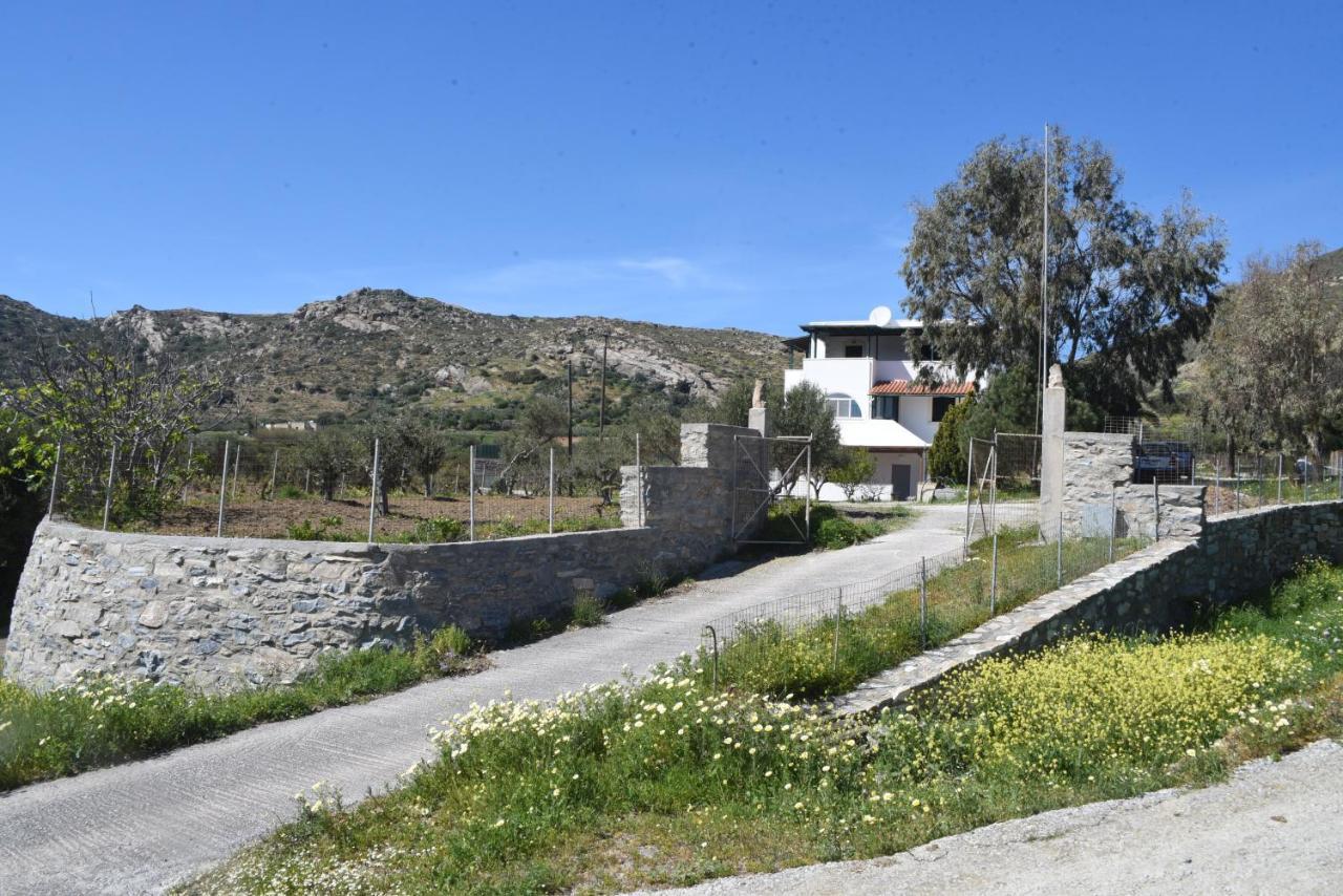 Bernie House 2 Apartment Melanes Bagian luar foto