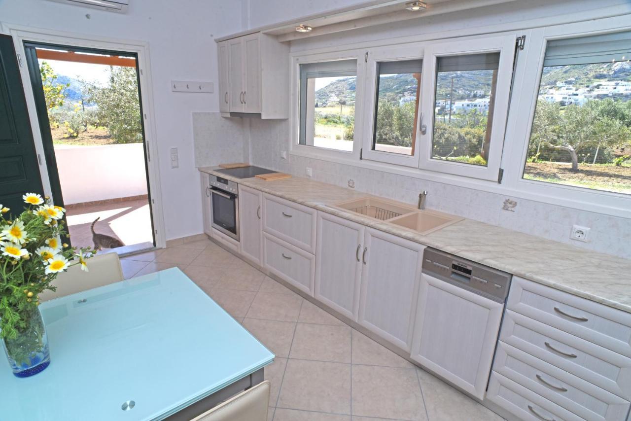 Bernie House 2 Apartment Melanes Bagian luar foto