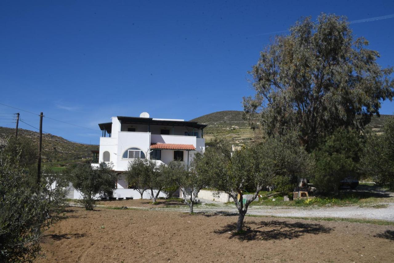 Bernie House 2 Apartment Melanes Bagian luar foto