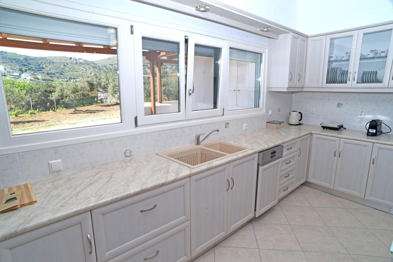 Bernie House 2 Apartment Melanes Bagian luar foto