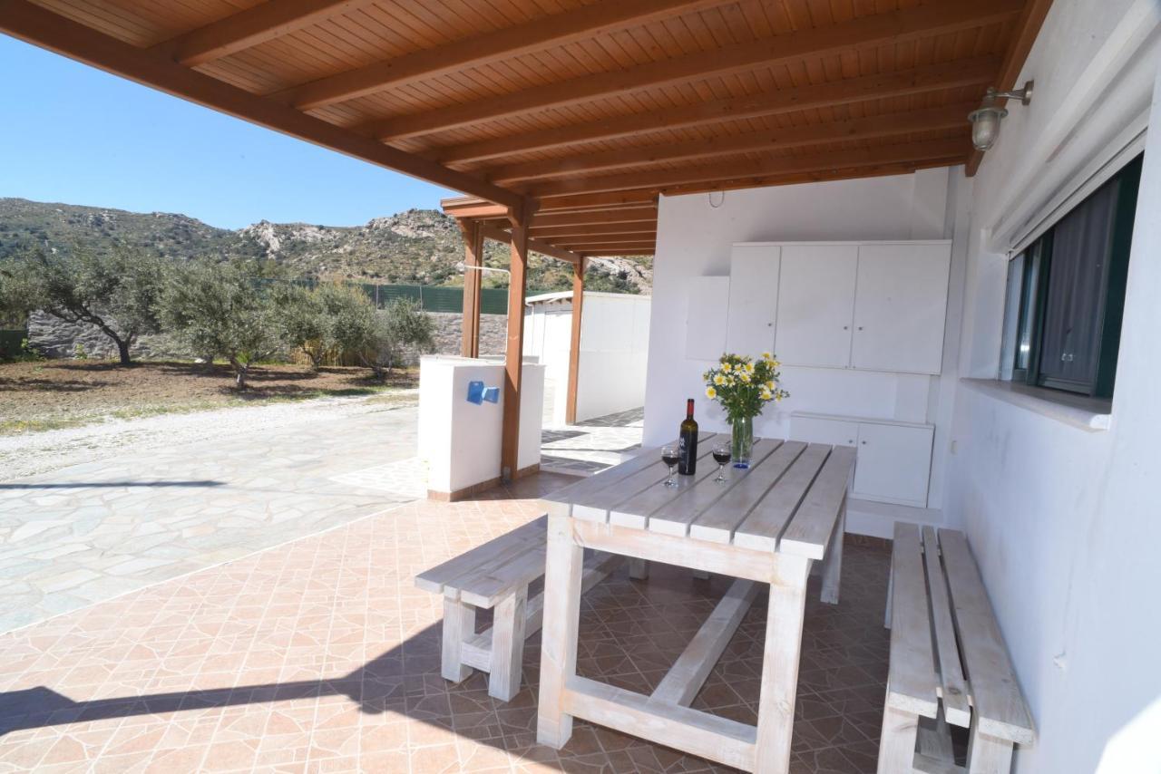 Bernie House 2 Apartment Melanes Bagian luar foto