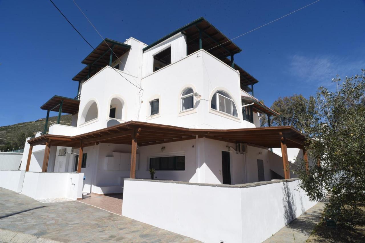 Bernie House 2 Apartment Melanes Bagian luar foto
