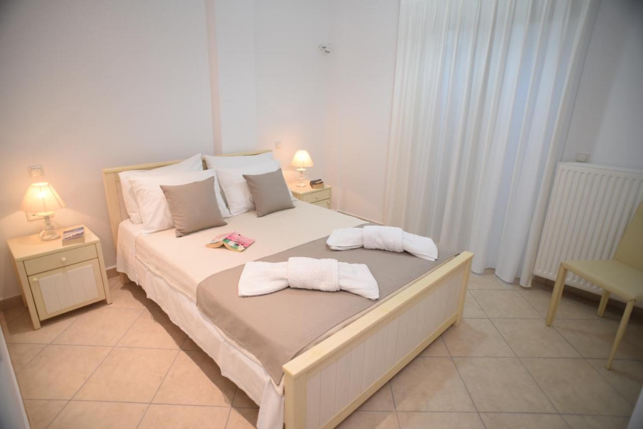 Bernie House 2 Apartment Melanes Bagian luar foto