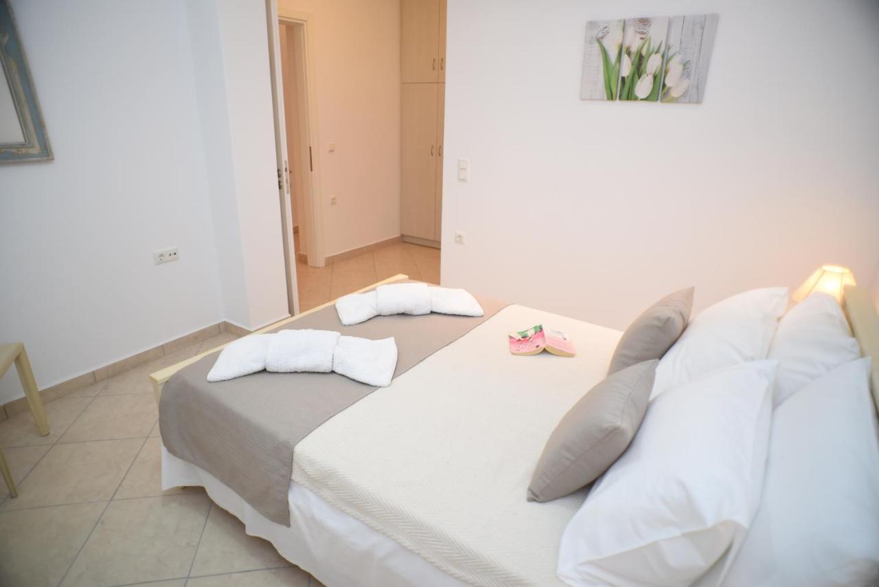 Bernie House 2 Apartment Melanes Bagian luar foto